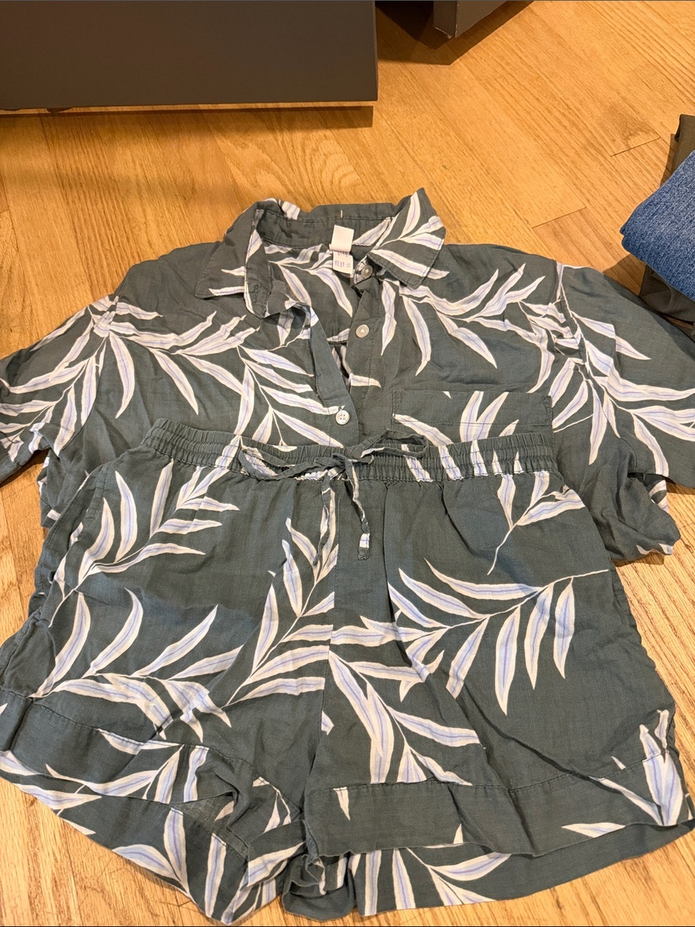 stars above Green Leaf-Print Two-Piece Pajama Set